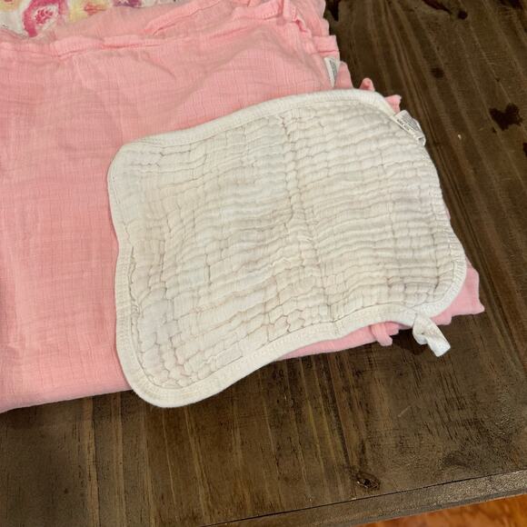 Bundle of Honest Muslin Blankets - Picture 3 of 4